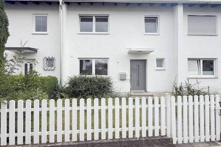 Kernsaniertes Reihenmittelhaus mit Garten, Balkon & Garage in ruhiger Lage zur Miete
