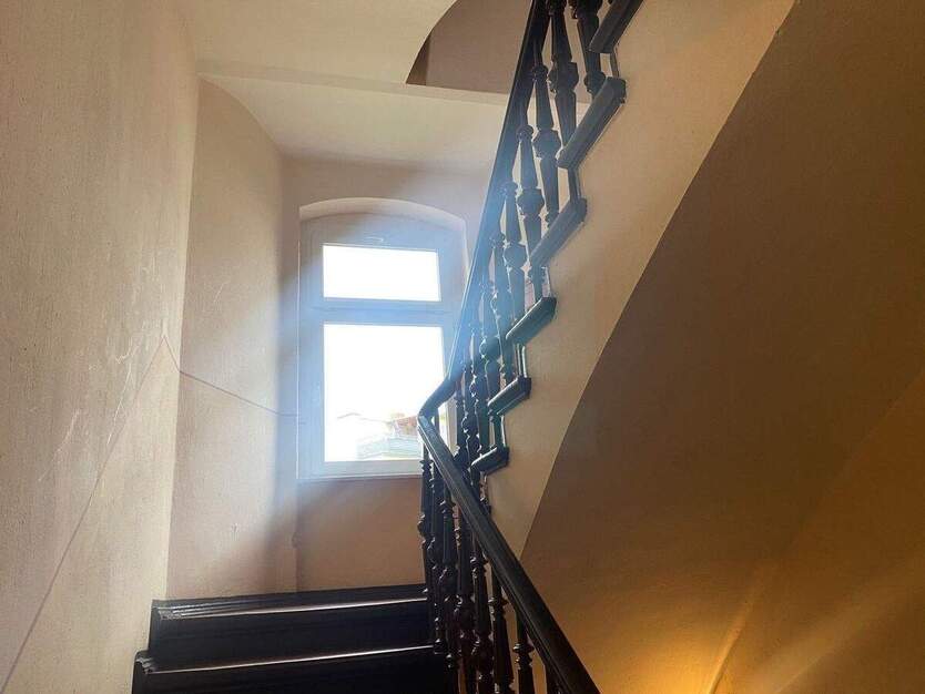 3-Raumwohnung mit Dachterrasse und Weitblick über Halle, Stellplatz, Einbauküche & dekorativen Sichtbalken! 3 zimmer