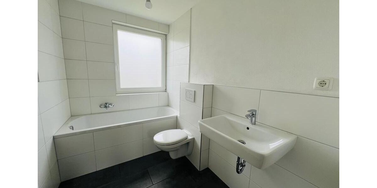 Saniertes Einfamilienhaus mit Garten & Balkon in Felsberg 8 zimmer