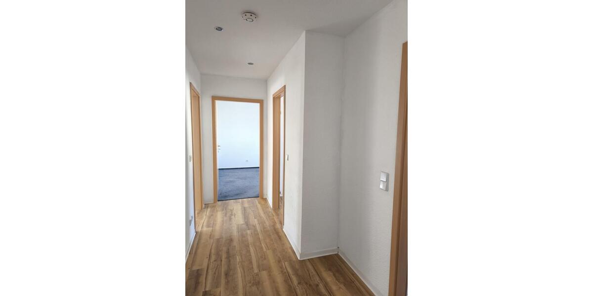 Etagenwohnung Groitzsch - 3 Zimmer, 70 m&sup2;, 440&euro; | Angebot:25804811