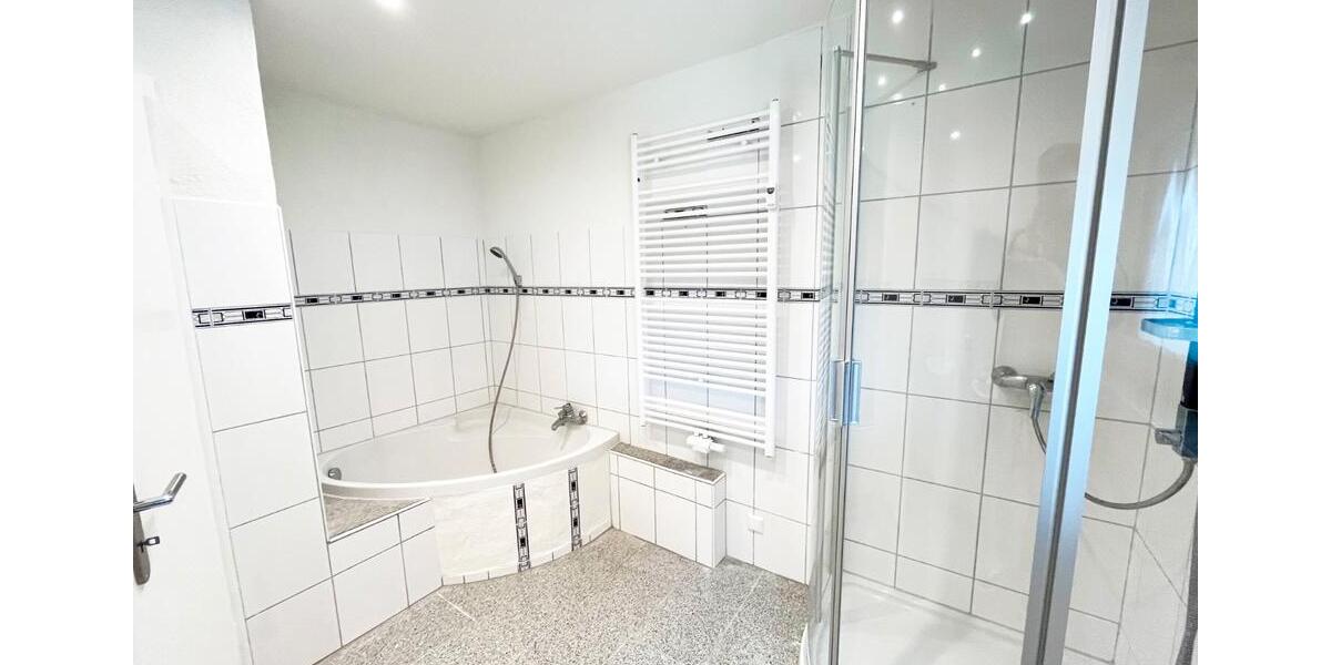 Erdgeschoßwohnung Rheinhausen - 4 Zimmer, 130 m&sup2;, 1.500&euro; | Angebot:25915744