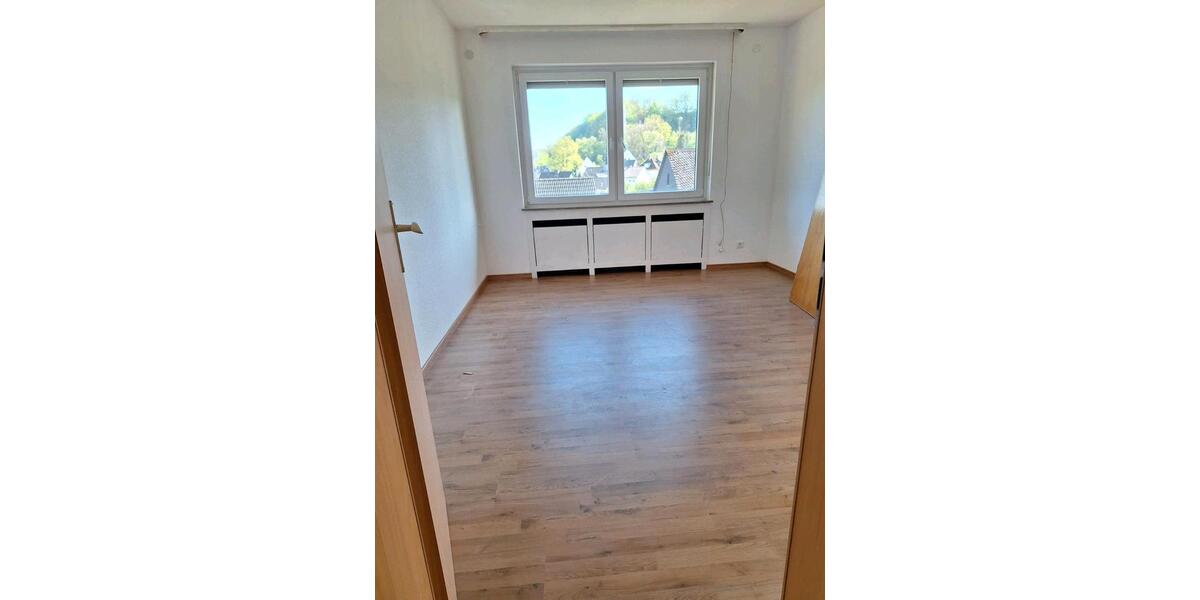 Etagenwohnung Siegen Kaan-Marienborn - 3 Zimmer, 90 m&sup2;, 750&euro; | Angebot:26492826