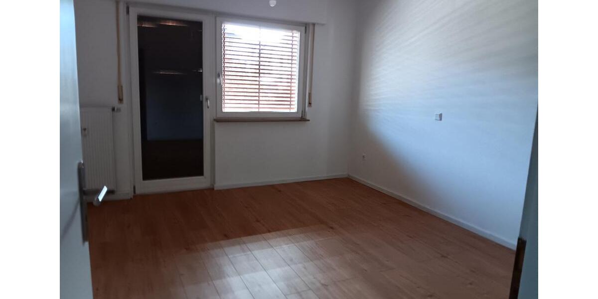 Etagenwohnung Goldbach - 3.5 Zimmer, 89 m&sup2;, 900&euro; | Angebot:25416856