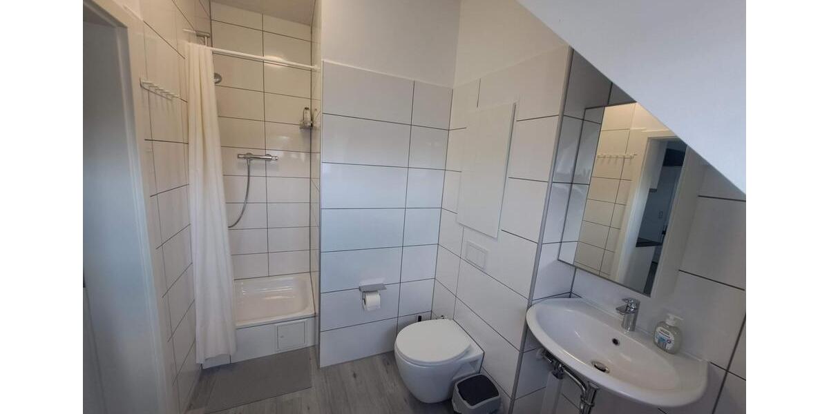 Dachgeschoßwohnung Essen Huttrop - 1 Zimmer, 24 m&sup2;, 635&euro; | Angebot:25225217