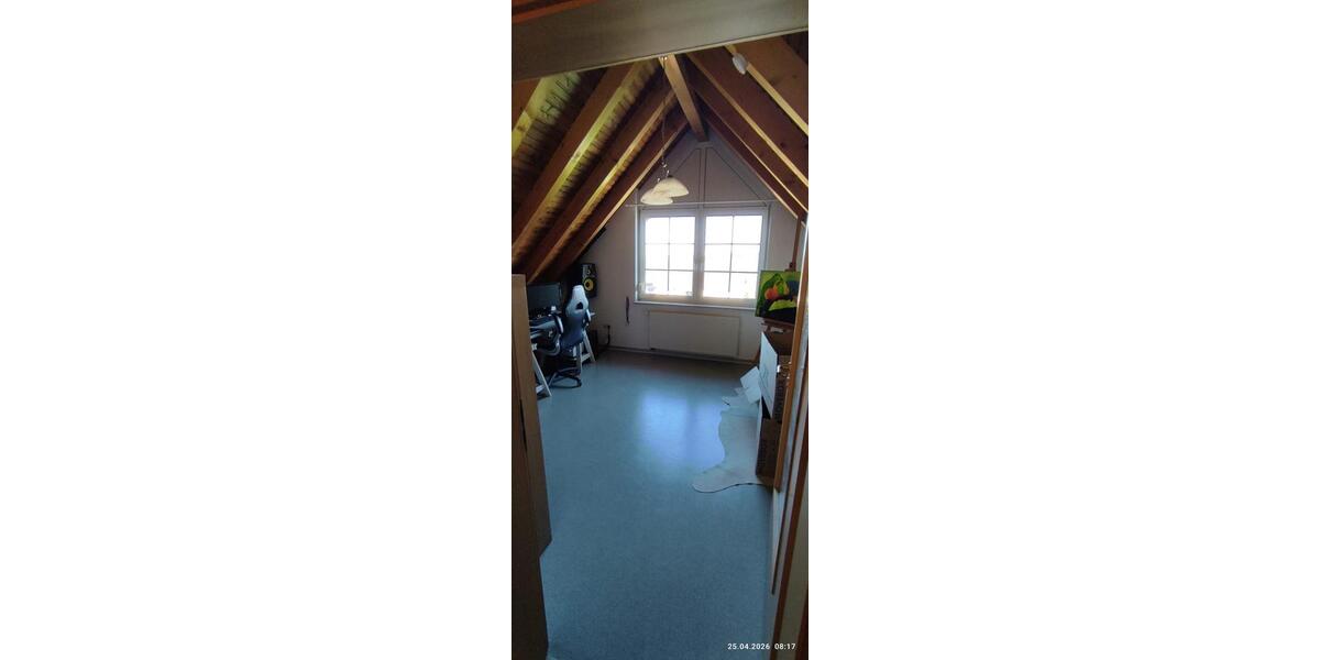 Dachgeschoßwohnung Üchtelhausen - 4 Zimmer, 140 m&sup2;, 900&euro; | Angebot:26506554