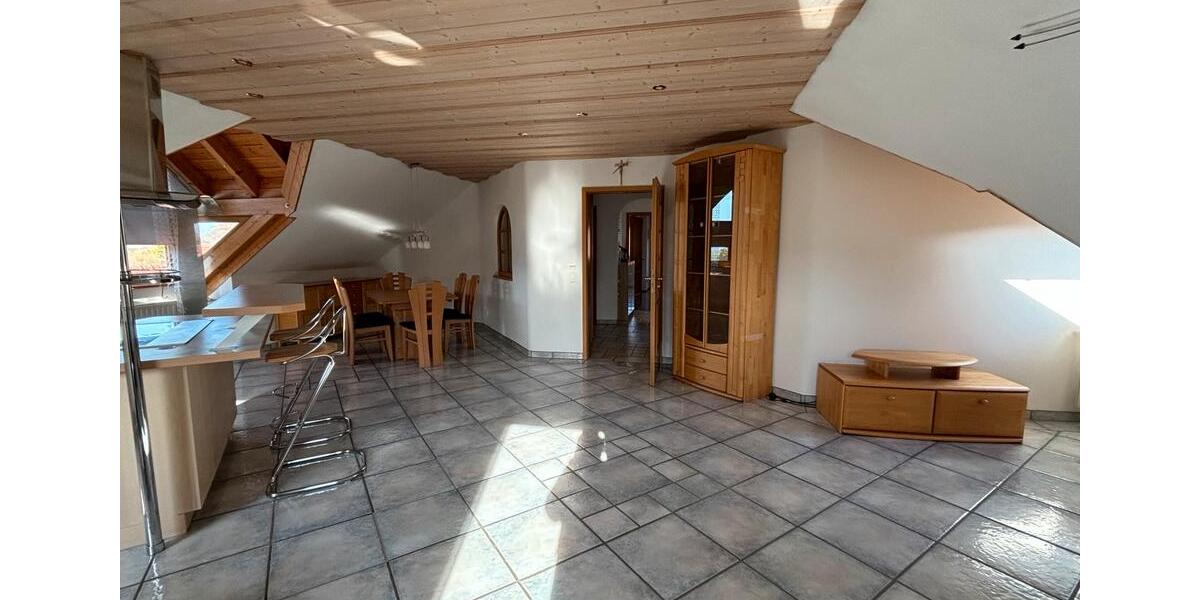 Dachgeschoßwohnung Sulzdorf an der Lederhecke - 3 Zimmer, 110 m&sup2;, 770&euro; | Angebot:25636537