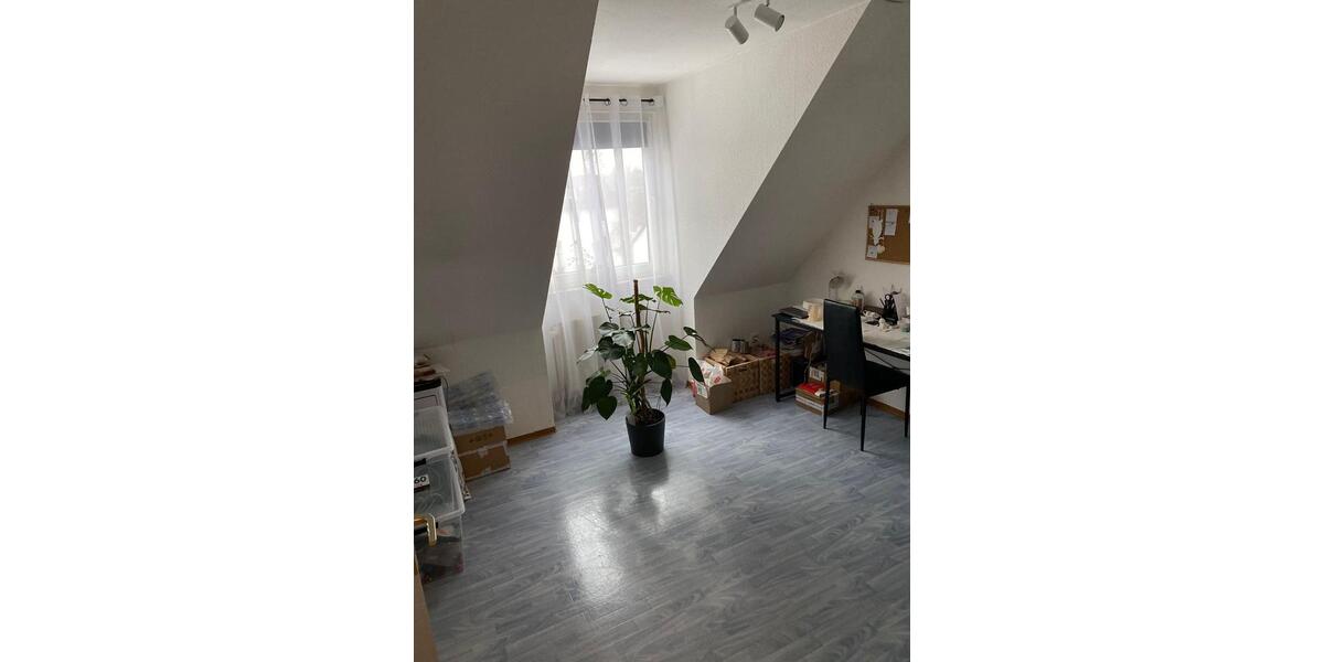 Dachgeschoßwohnung Schwalmstadt - 4 Zimmer, 88 m&sup2;, 790&euro; | Angebot:25945240