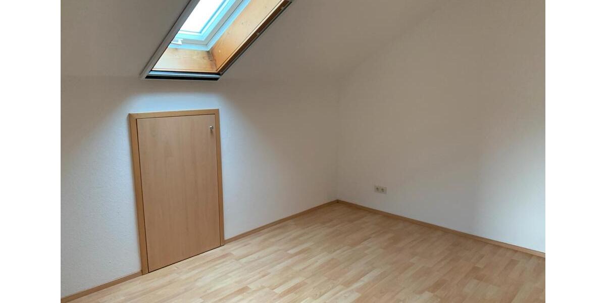 Dachgeschoßwohnung Reiskirchen - 3 Zimmer, 82 m&sup2;, 560&euro; | Angebot:25804446