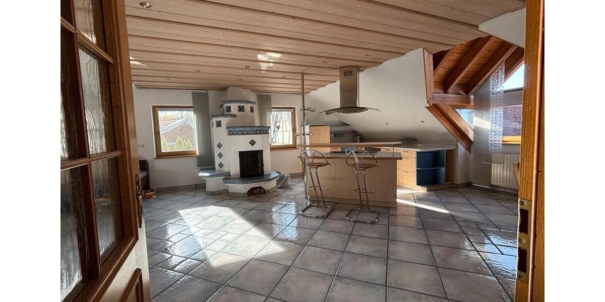 Dachgeschoßwohnung Sulzdorf an der Lederhecke - 3 Zimmer, 110 m&sup2;, 770&euro; | Angebot:25636537