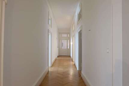 Büro in Baden-Baden 1.950 € 155 m²