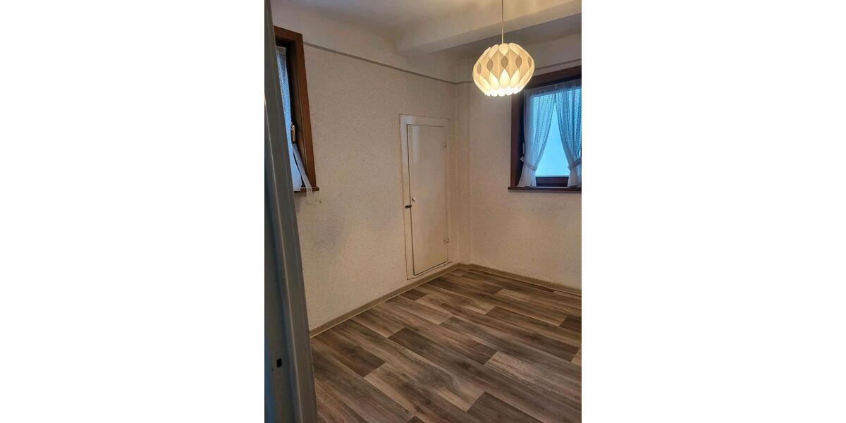 Etagenwohnung Zell am Main - 4.5 Zimmer, 105 m&sup2;, 1.100&euro; | Angebot:26582309