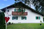 GEMÜTLICHE 2 12 Zimmer DG-Wohnung mit großem BALKON und GARAGE!