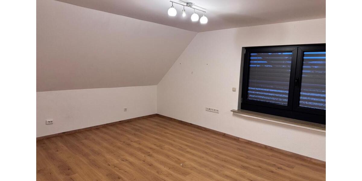 Dachgeschoßwohnung Saarlouis - 3 Zimmer, 76 m&sup2;, 800&euro; | Angebot:25226109