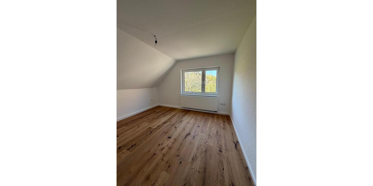 Dachgeschoßwohnung Meißner - 4 Zimmer, 97 m&sup2;, 780&euro; | Angebot:26348423
