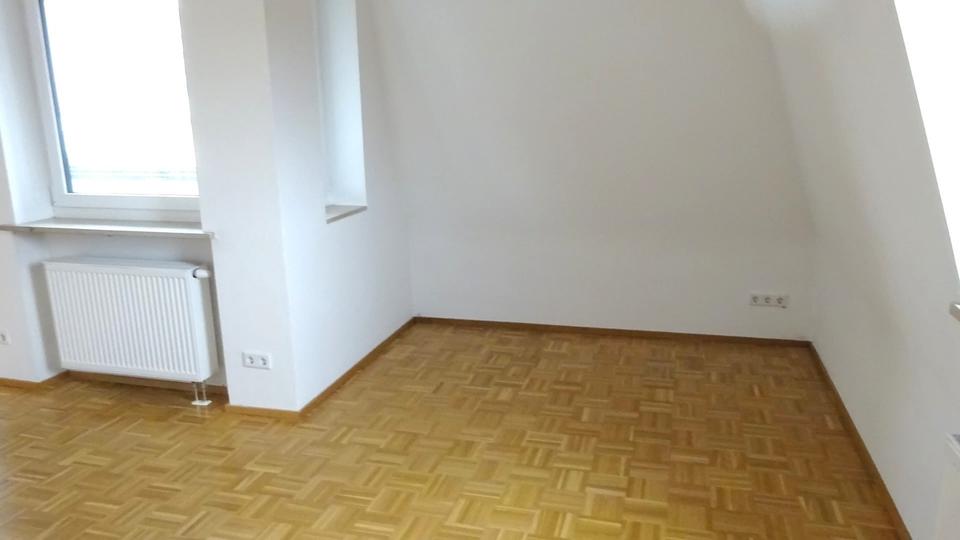 Dachgeschoßwohnung Ingolstadt Friedrichshofen-Hollerstauden - 2 Zimmer, 75 m&sup2;, 850&euro; | Angebot:25791186