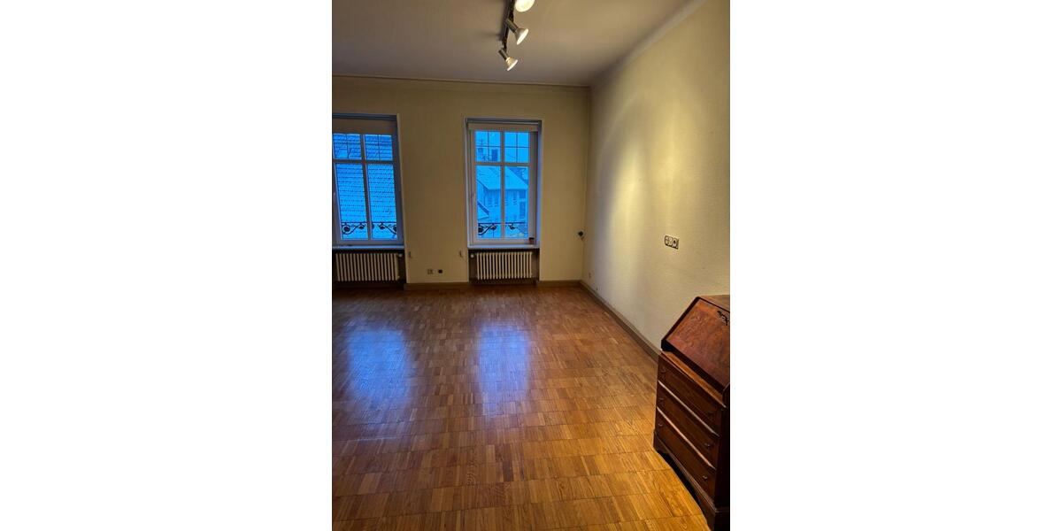 Exklusive Altbauwohnung im Denkmal–6 Zimmer, 185 m², 2 Terrassen 6 zimmer