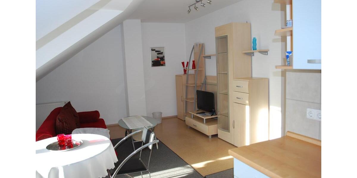 Dachgeschoßwohnung Gilching - 2 Zimmer, 43 m&sup2;, 1.050&euro; | Angebot:26042545