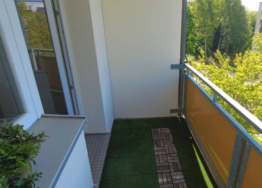 2-Raum-Wohnung mit lichtdurchflutetem 30 m² WohnZimmer, Balkon und EBK!