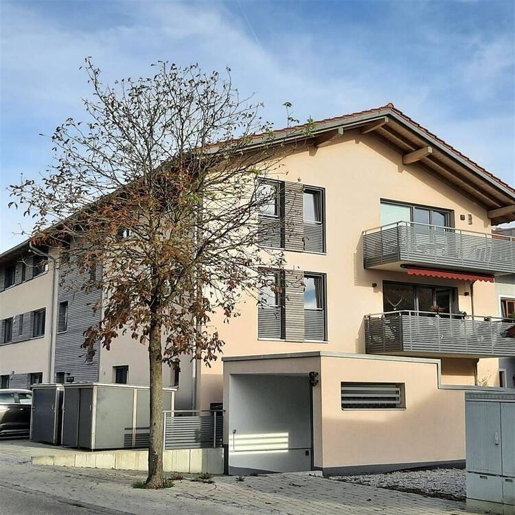 Exkl. neuwertige 3 Zimmer-Wohnung mit Balkon, zwischen Rosenheim & WB (mit 2 x Tiefgarage & Top-Einbauküche)