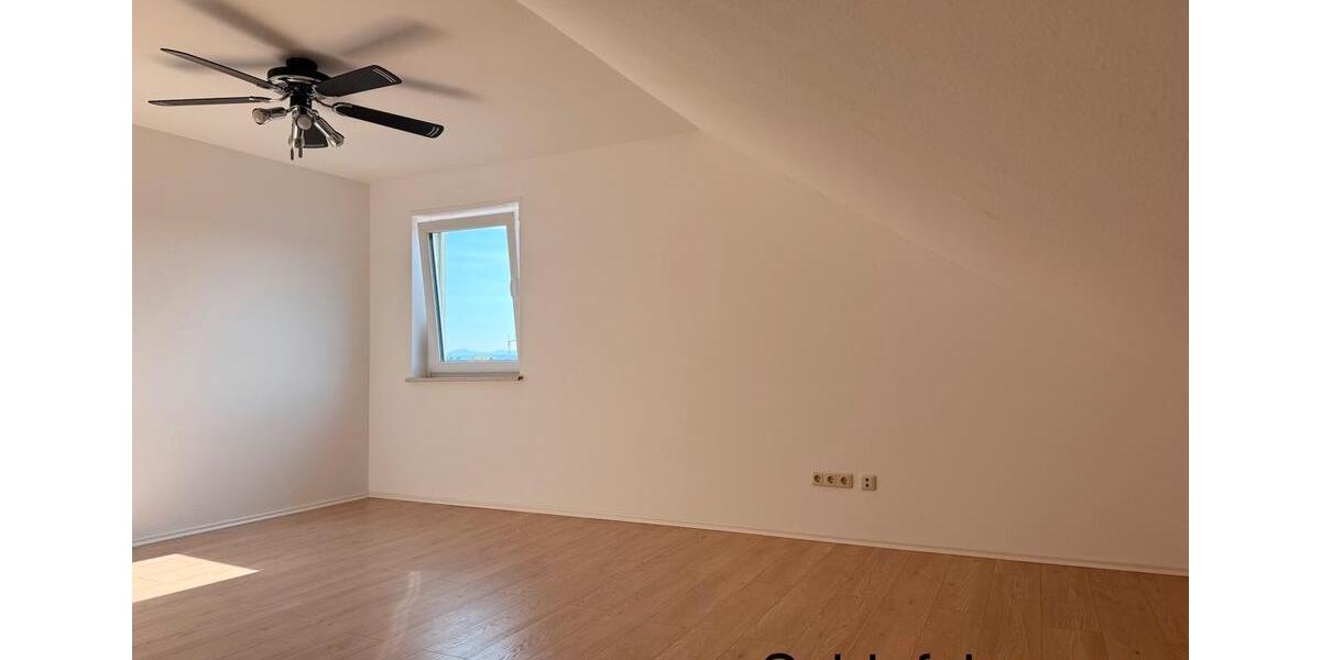 Dachgeschoßwohnung Neuhof - 3 Zimmer, 77 m&sup2;, 693&euro; | Angebot:26216085