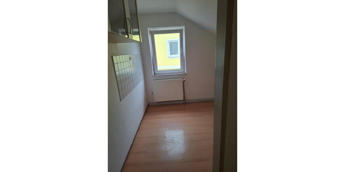 Dachgeschoßwohnung Windischeschenbach - 2 Zimmer, 79 m&sup2;, 420&euro; | Angebot:25839158