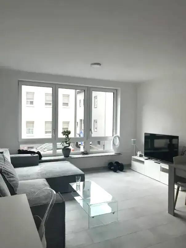 Moderne 2,5 Zimmer Wohnung mit EBK & teilmöbliert
