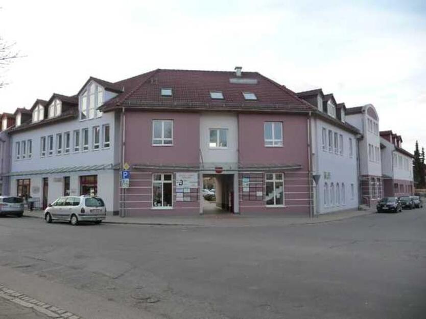 Uffenheim: Helle 2-Zimmer-DG-Wohnung mit Dachbalkon