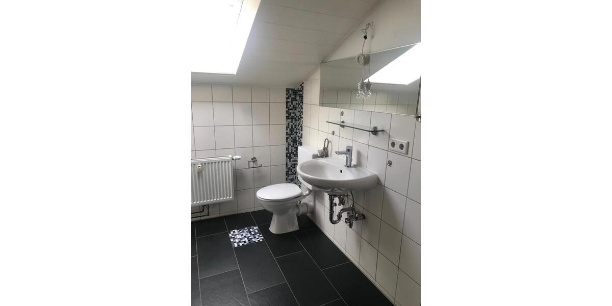 Dachgeschoßwohnung Engen - 3.5 Zimmer, 100 m&sup2;, 1.200&euro; | Angebot:26652378