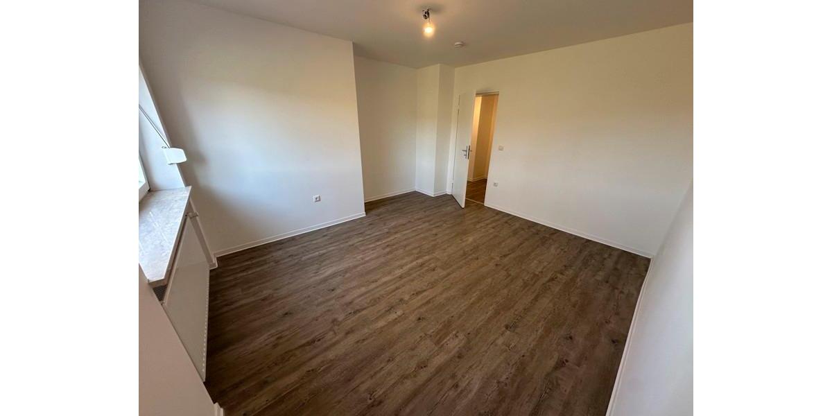 1. OG 3 Zimmer mit Balkon 3 zimmer