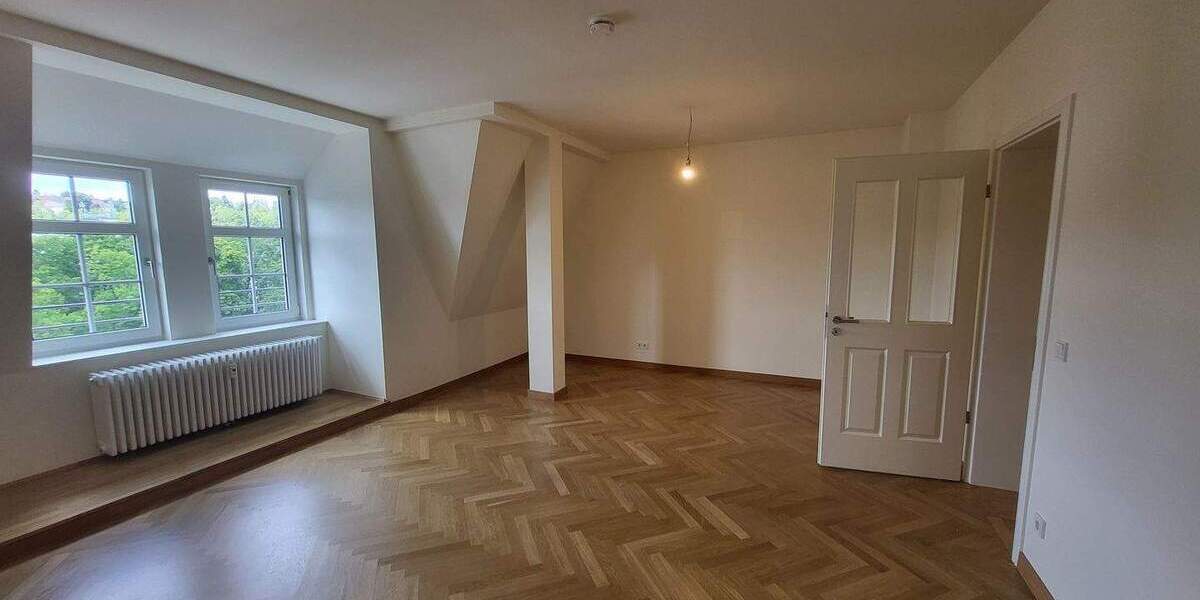 Hochwertige Sanierung im Zweitbezug - 4-Raum-Wohnung - Tageslichtbad, Gäste-WC, Parkett, Stellplatz 4 zimmer