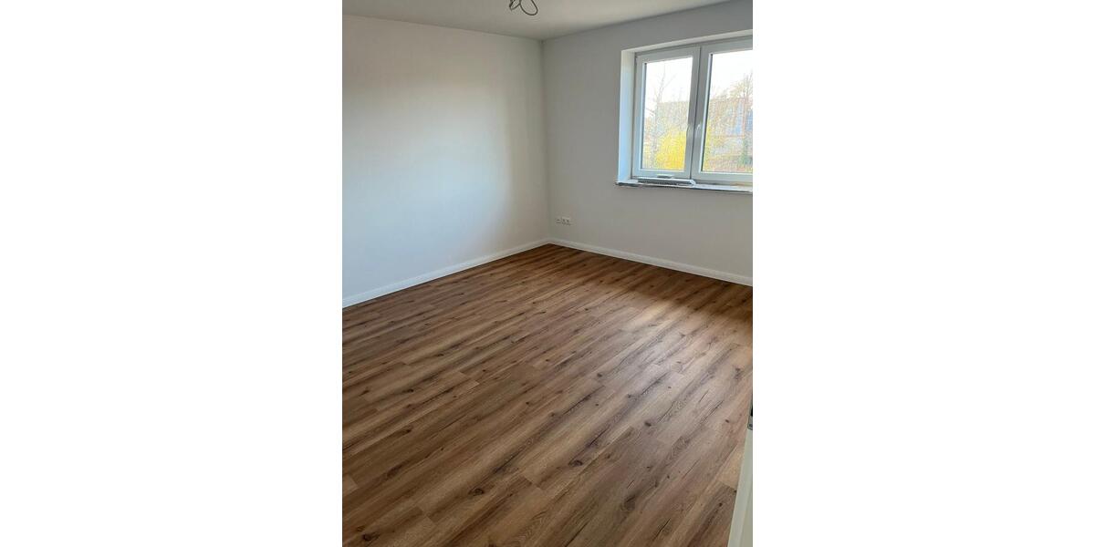 Etagenwohnung Hohn - 3 Zimmer, 82 m&sup2;, 902&euro; | Angebot:26020003