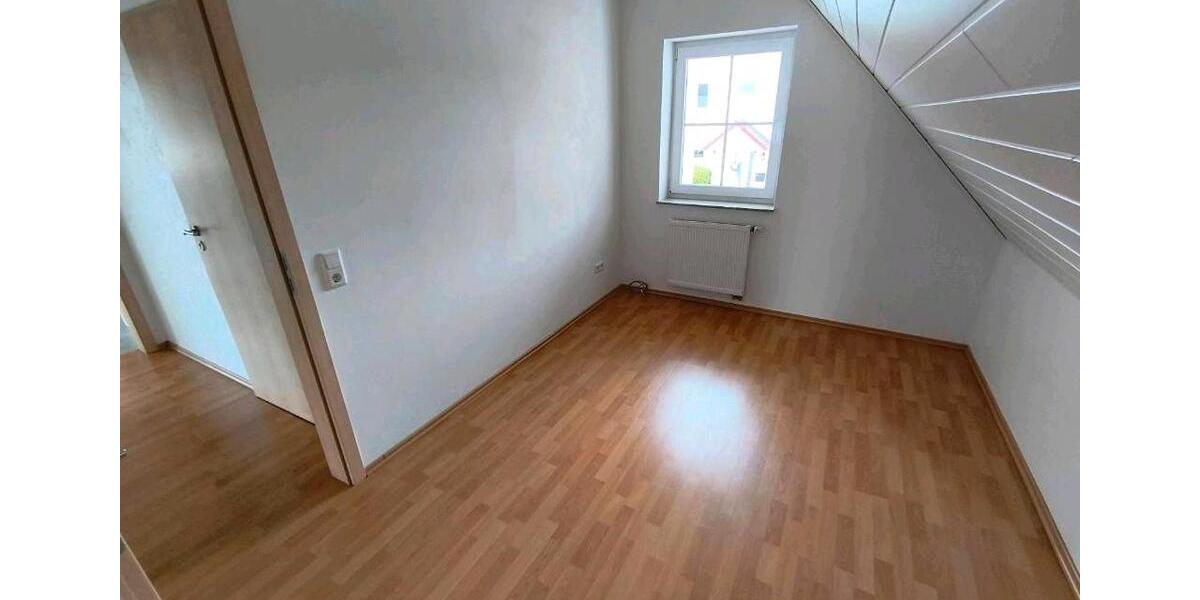Dachgeschoßwohnung Wettenberg - 3 Zimmer, 80 m&sup2;, 1.000&euro; | Angebot:26525589