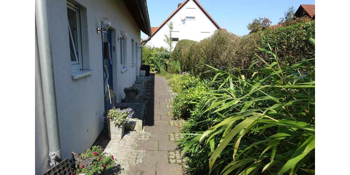 Doppelhaushälfte Bubenreuth - 7 Zimmer, 160 m&sup2;, 2.400&euro; | Angebot:25981382