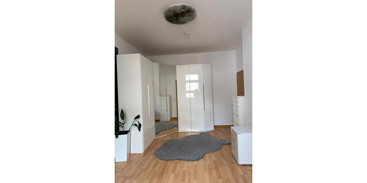 Etagenwohnung Meerane - 2 Zimmer, 72 m&sup2;, 620&euro; | Angebot:26481904