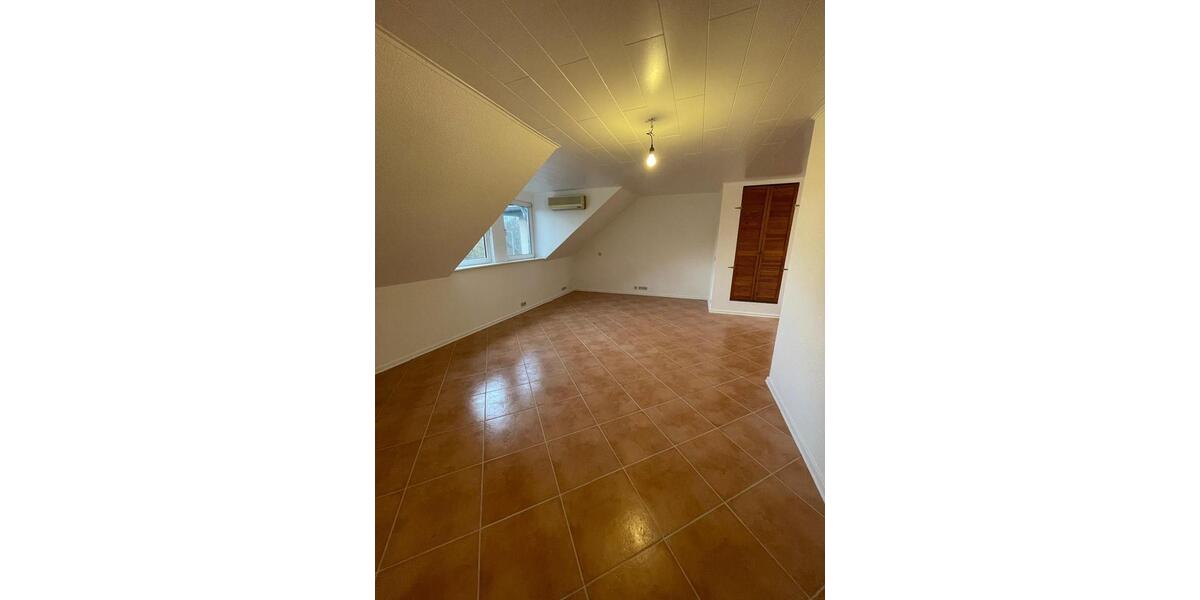 Dachgeschoßwohnung Troisdorf Altenrath - 2.5 Zimmer, 93 m&sup2;, 880&euro; | Angebot:25962569