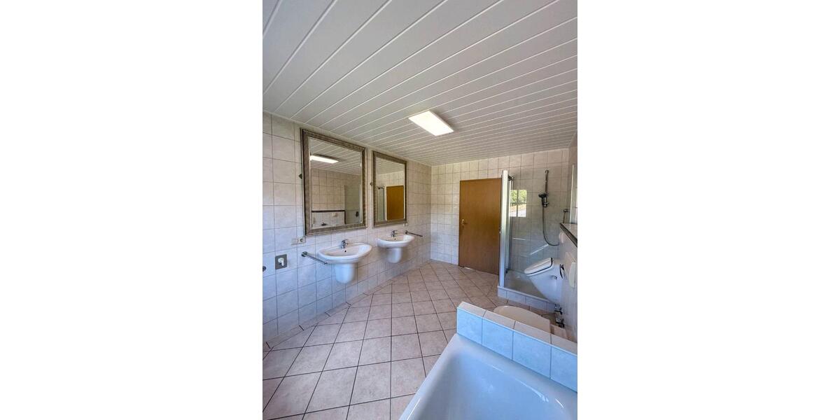 Erdgeschoßwohnung Steinwenden - 4 Zimmer, 150 m&sup2;, 1.450&euro; | Angebot:26592174