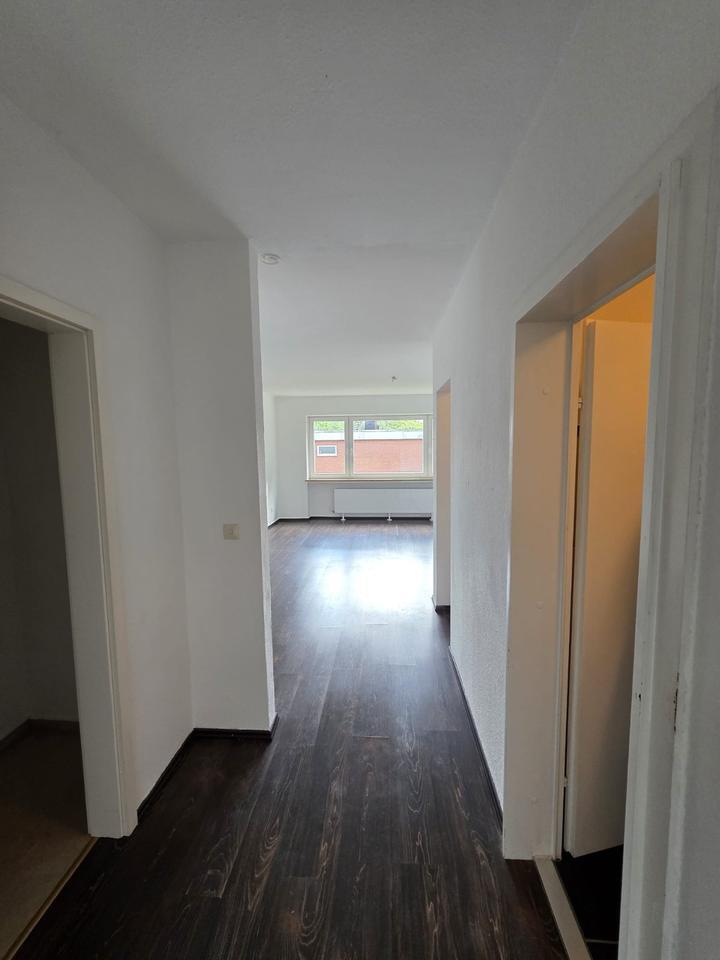 Helle zentrale Wohnung mit Einbauküche & Stellplatz