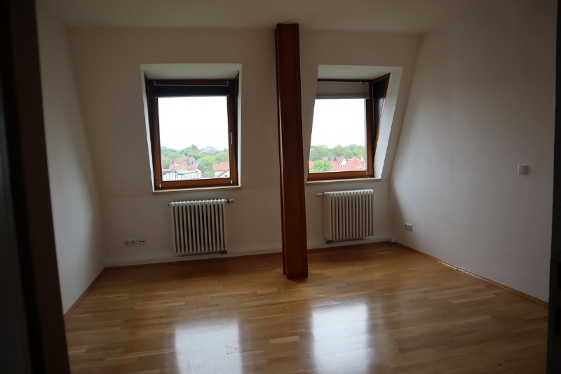 Dachgeschoßwohnung mit Küche