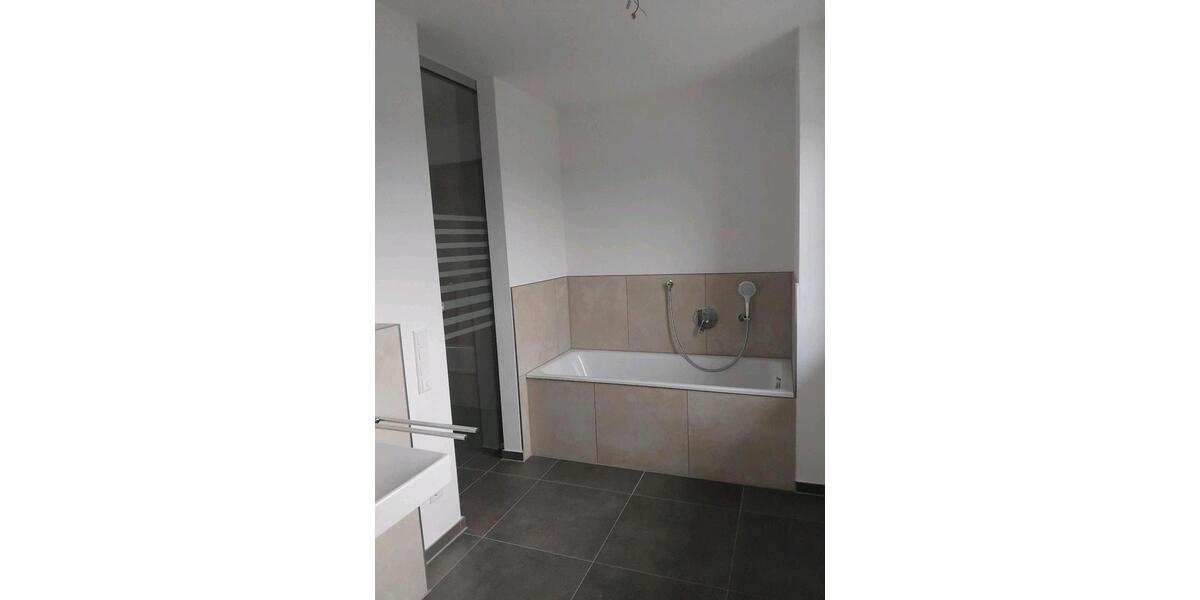 Etagenwohnung Tacherting - 5 Zimmer, 115 m&sup2;, 1.300&euro; | Angebot:26699675