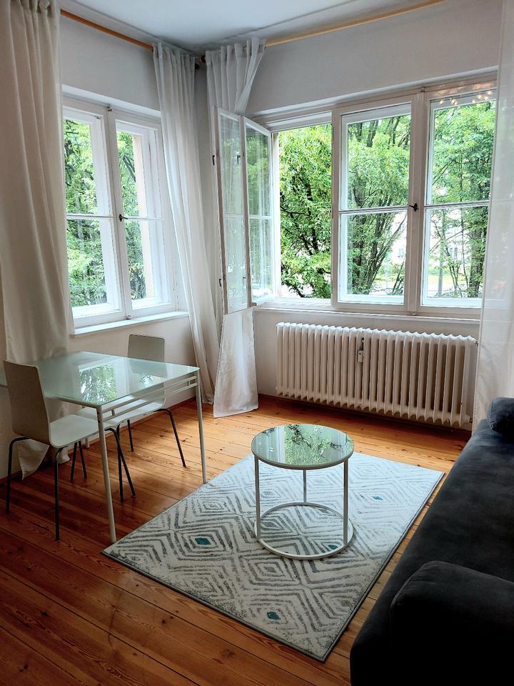sonnige voll möblierte 2 ZmmerWohnung in Zehlendorf
