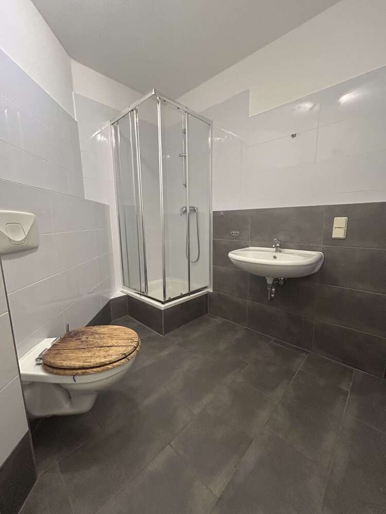 Wohnung zum Mieten in Zwickau 365 € 87.93 m²