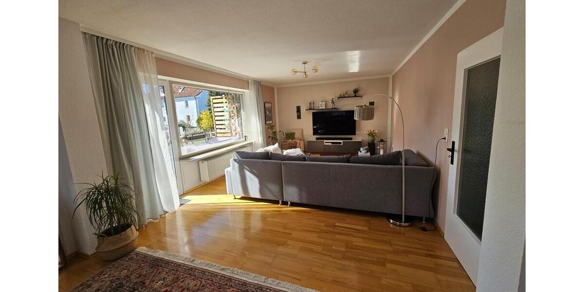 Etagenwohnung Weiden in der Oberpfalz - 4 Zimmer, 106 m&sup2;, 1.300&euro; | Angebot:26620619