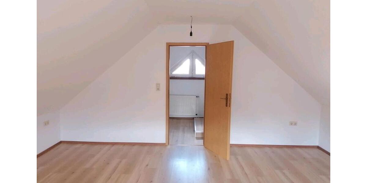 Dachgeschoßwohnung Saterland - 4 Zimmer, 84 m&sup2;, 707&euro; | Angebot:26123805