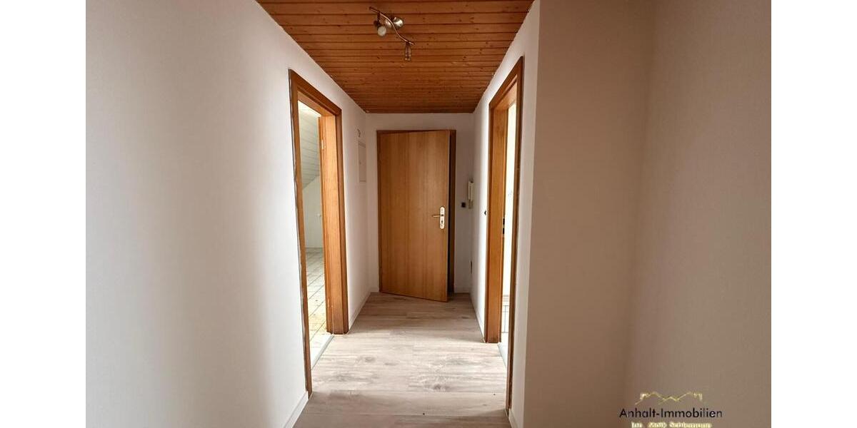 Dachgeschoßwohnung Südliches Anhalt - 3 Zimmer, 56 m&sup2;, 392&euro; | Angebot:24690924
