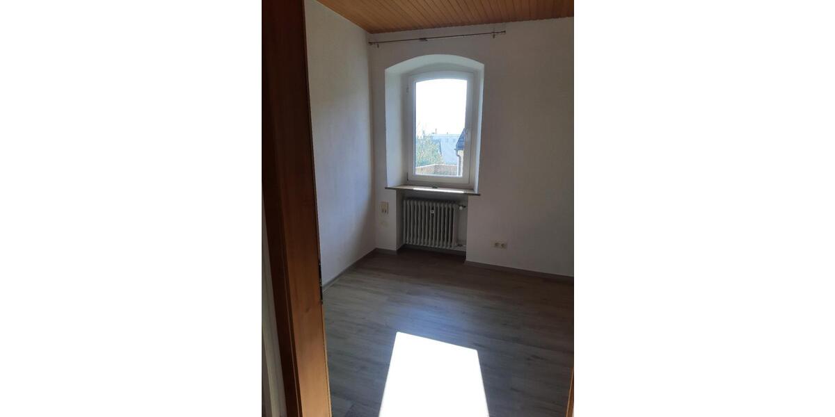 Etagenwohnung Wunsiedel - 3 Zimmer, 71 m&sup2;, 490&euro; | Angebot:25881493