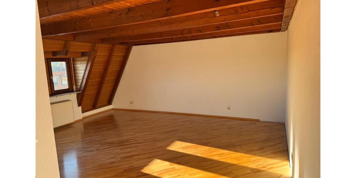 Dachgeschoßwohnung Fellbach - 4 Zimmer, 96 m&sup2;, 1.400&euro; | Angebot:26386662