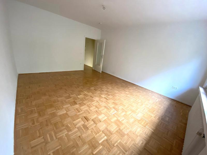 1-Zimmer-Wohnung mit Aufzug und neuem Duschbad direkt an der Oper zimmer