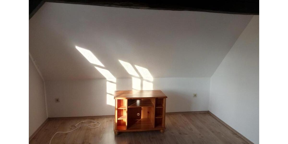 Dachgeschoßwohnung Borken (Hessen) - 1 Zimmer, 40 m&sup2;, 330&euro; | Angebot:25455171
