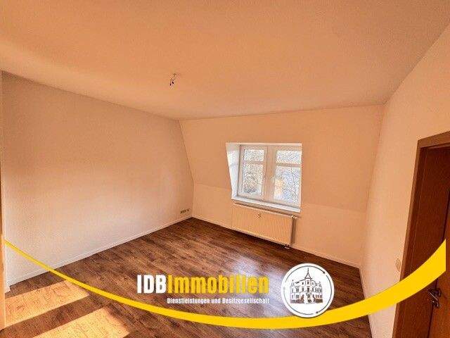 Etagenwohnung Freital Deuben - 4 Zimmer, 121 m&sup2;, 1.100&euro; | Angebot:24157651