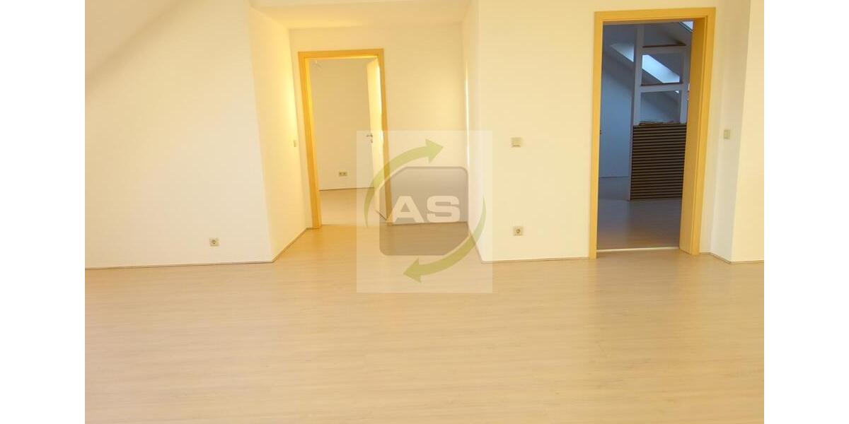 Dachgeschoßwohnung Zwickau - 3 Zimmer, 101 m&sup2;, 749&euro; | Angebot:26004595